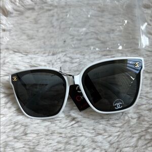Modern Oversized White and Black Sunglasses with Polarized Lenses